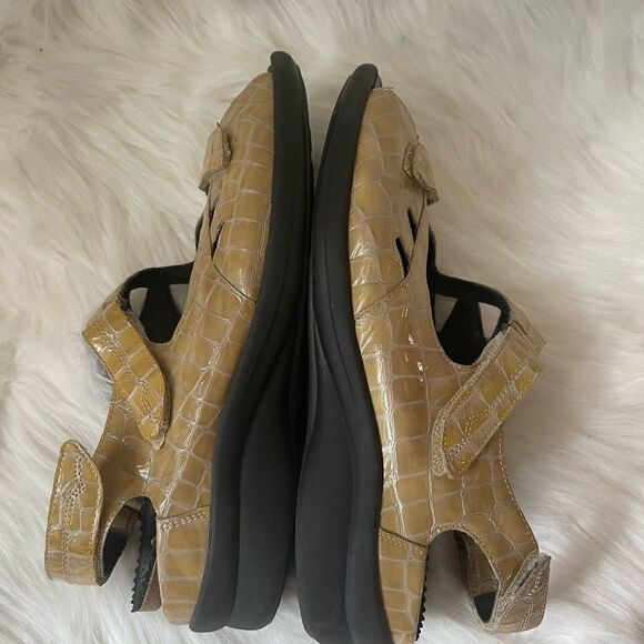 Durea tan croc embossed adjustable Velcro straps & hooks sandals SZ US8.… - Picture 4 of 11